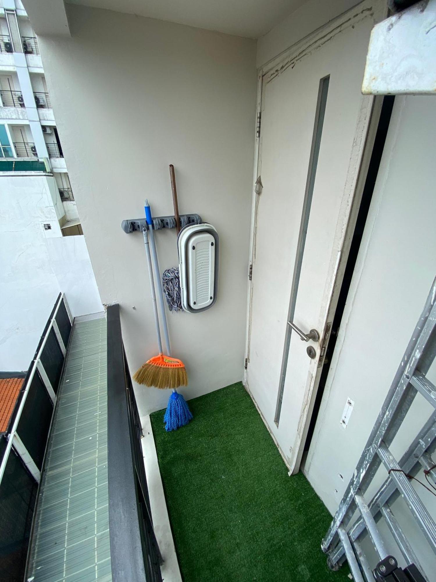 Apartemen The Square Service Twin With Wifi Netflix 50inchi Surabaya